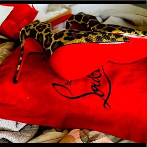 A beautiful gold and black red bottom.